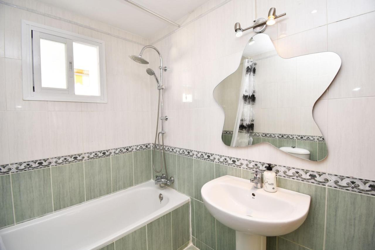 Apartamento De La Croix Apartment Фуeнхирола Екстериор снимка
